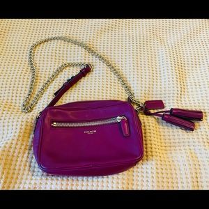 Like new Coach crossbody with gold chain.